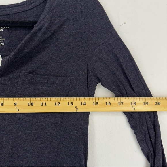 American Eagle Long Sleeve V Neck Top Solid Womans XS Navy Blue - Picture 5 of 9